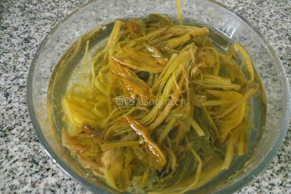 雪菜炒肉丝的做法图解1