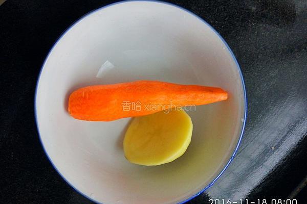 土豆饼and胡萝卜饼的做法图解1