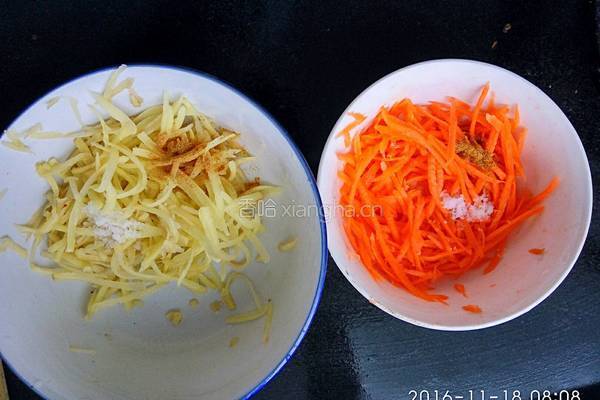 土豆饼and胡萝卜饼的做法图解2