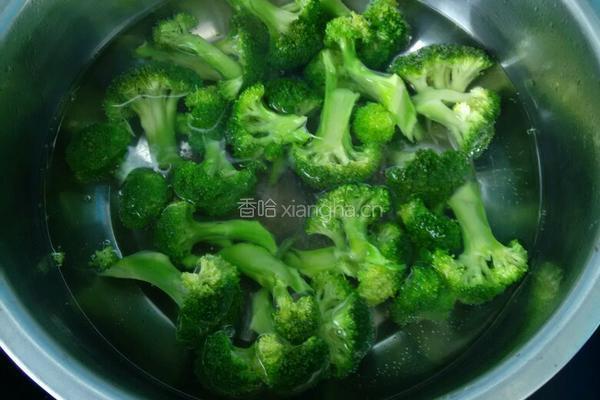 凉拌西蓝花的做法图解2