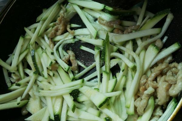小南瓜炒肉的做法图解9