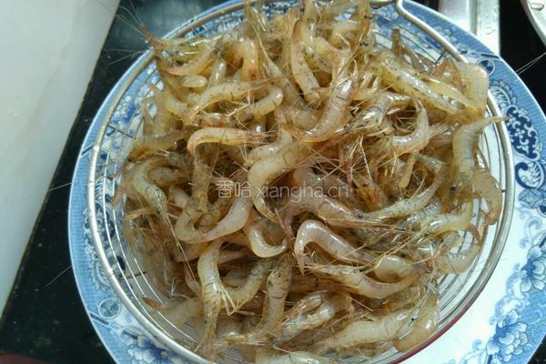 韭菜炒河虾的做法图解1