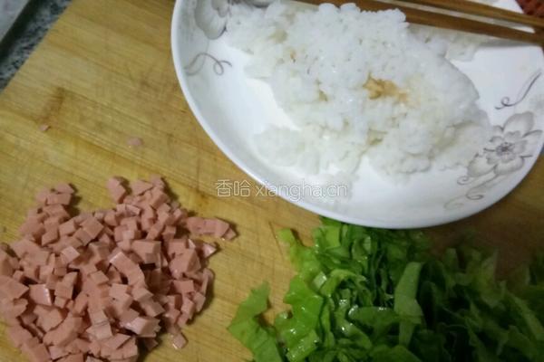 火腿生菜蛋炒饭的做法图解1