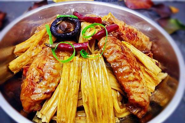 腐竹烧鸡翅的做法图解16