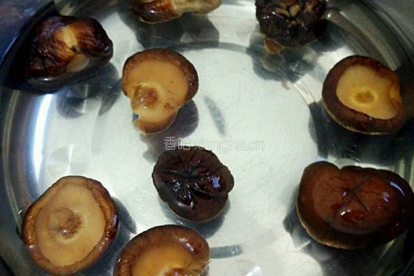 腐竹烧鸡翅的做法图解2