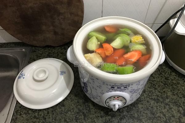 青红萝卜铜骨汤的做法图解7