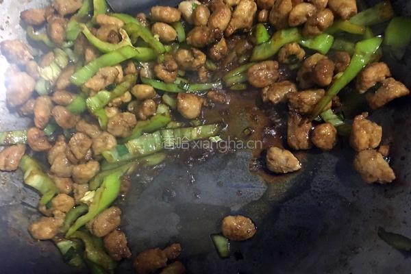 牛肉粒炒蘑菇的做法图解3