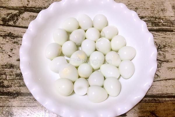 鹌鹑蛋红烧肉的做法图解2