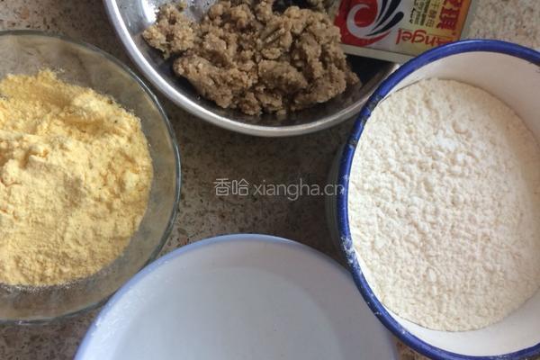核桃芝麻糖三角的做法图解1