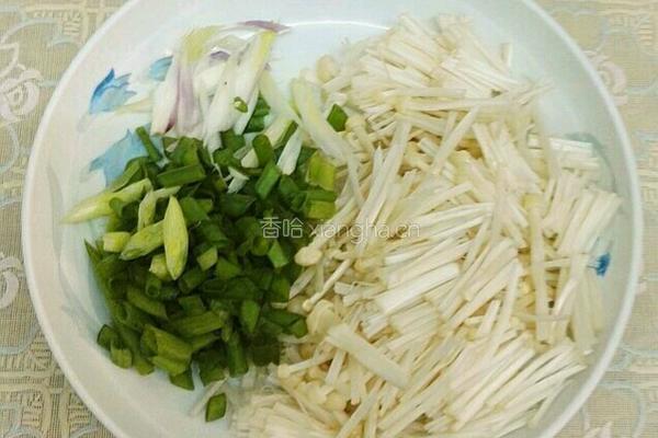 葱花金针菇煎鸡蛋的做法图解1