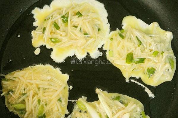 葱花金针菇煎鸡蛋的做法图解3