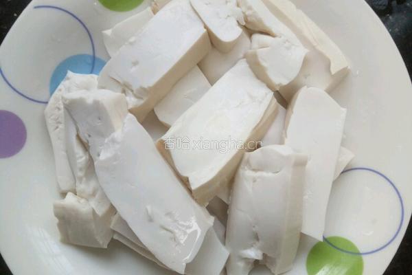 豆腐两面黄的做法图解1