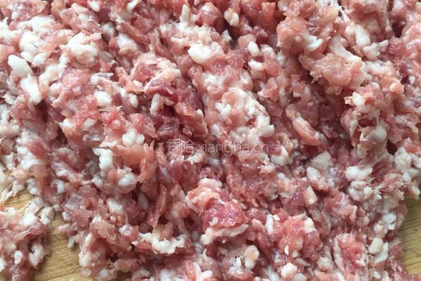 猪肉大葱馄饨的做法图解1