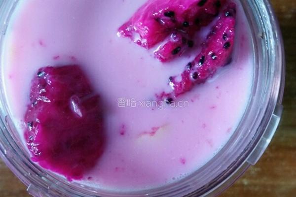 火龙果香蕉奶昔的做法图解4