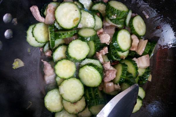 黄瓜炒肉的做法图解4