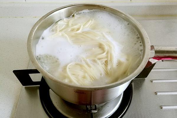 西红柿煎蛋面的做法图解9