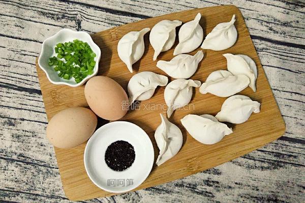 抱蛋煎饺的做法图解1