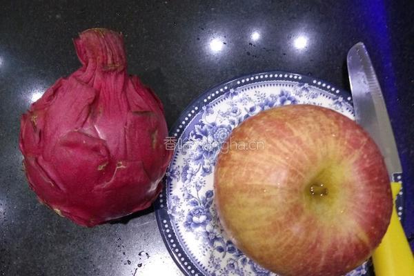 火龙果苹果汁的做法图解1