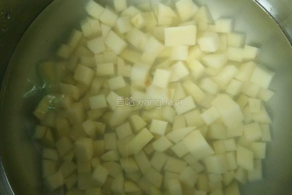小白菜熬洋芋的做法图解1