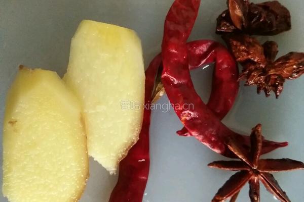 土豆炖鸡肉的做法图解3