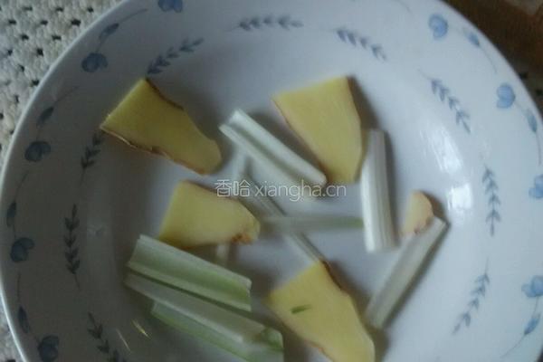 清蒸金鲳鱼的做法图解3