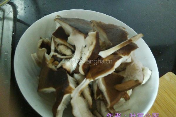 清炒香菇的做法图解1