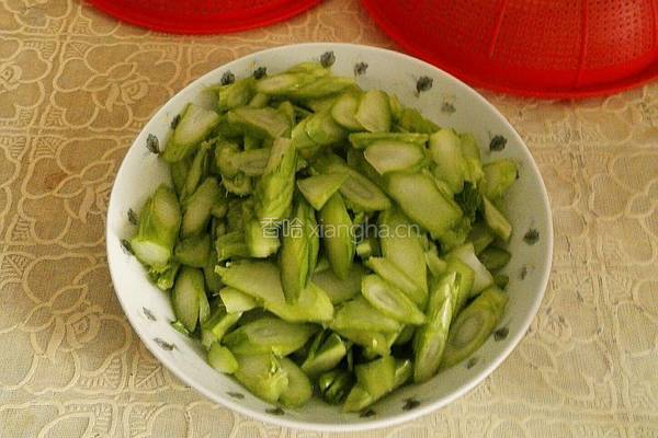 xo酱玉米粒炒菜心杆杆的做法图解3