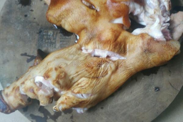 炖猪蹄的做法图解1