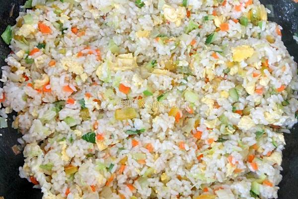 蔬菜蛋炒饭的做法图解7