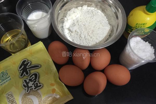 电饭煲戚风蛋糕的做法图解1