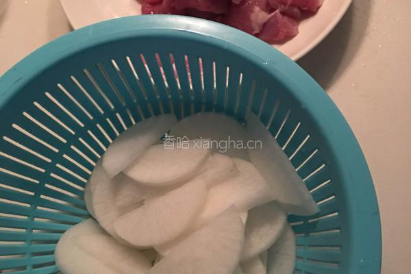 干贝萝卜肉片汤的做法图解2