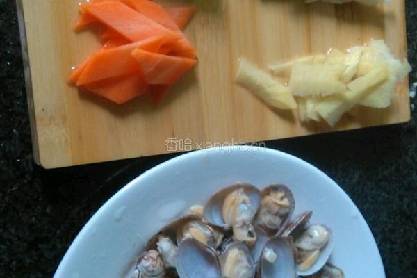 姜葱炒蛤蜊的做法图解1