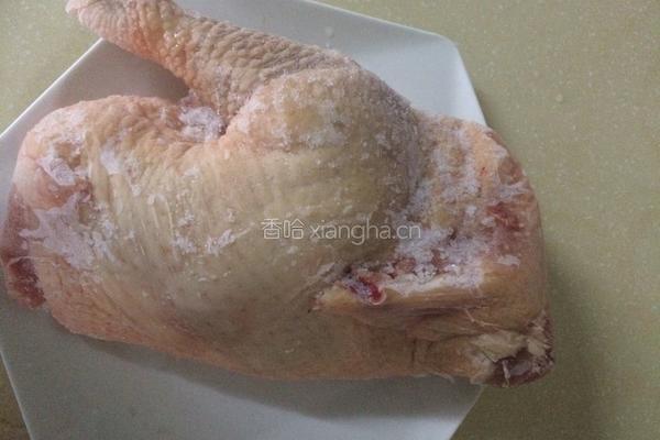 洋葱香菇炒鸡块。的做法图解1