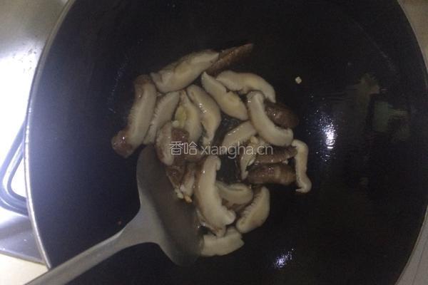 洋葱香菇炒鸡块。的做法图解6