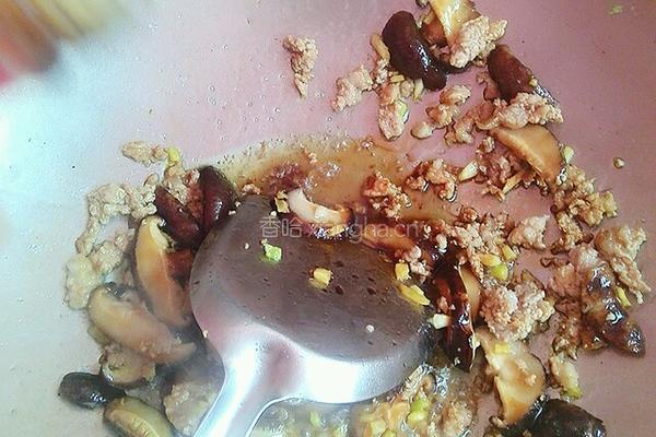 瘦肉香菇黄豆腐的做法图解4