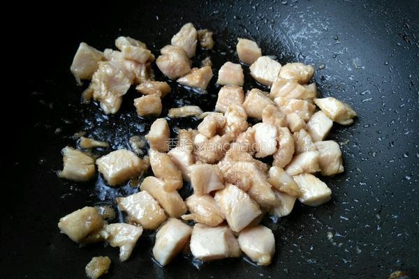  番茄汁烧鸡肉丁的做法图解6