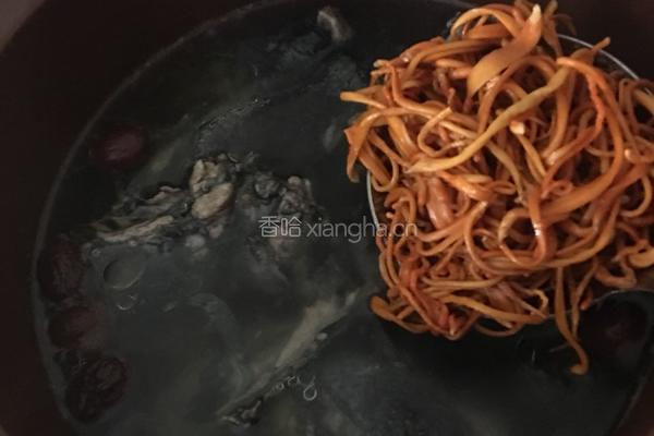虫草花乌鸡汤的做法图解6