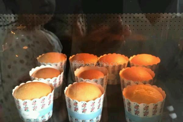 最简单易学的杯子蛋糕的做法图解5