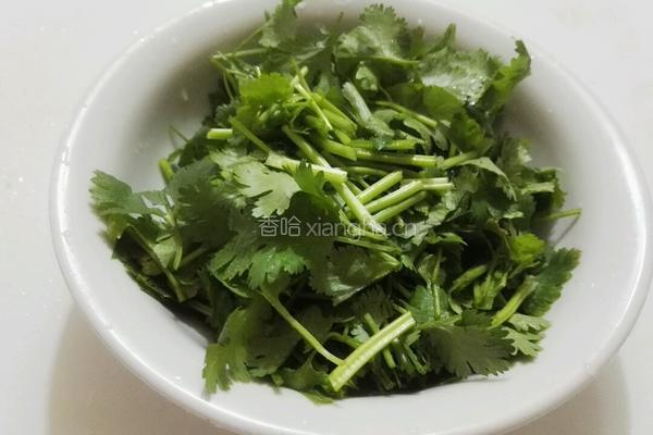 凉拌香菜的做法图解2