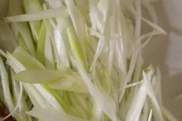 酸辣萝卜丝的做法图解1
