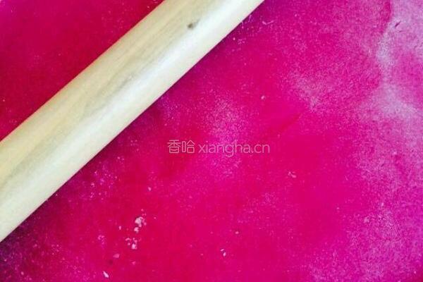 甜菜根面条的做法图解5