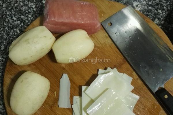 家常水煮肉片的做法图解1