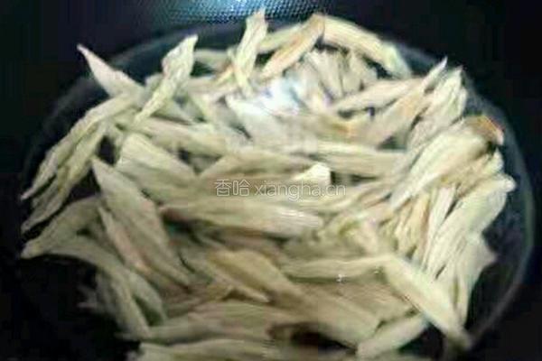 巧拌麻辣腐竹丝的做法图解3