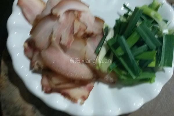 花菜炒腊肉的做法图解1