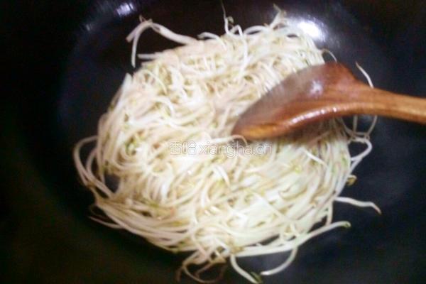豆芽炒肉片的做法图解4
