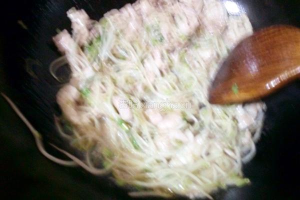 豆芽炒肉片的做法图解5