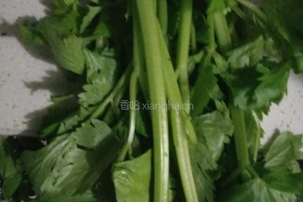 芹菜豆子的做法图解2