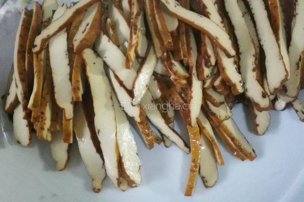 芹菜牛皮香干的做法图解1