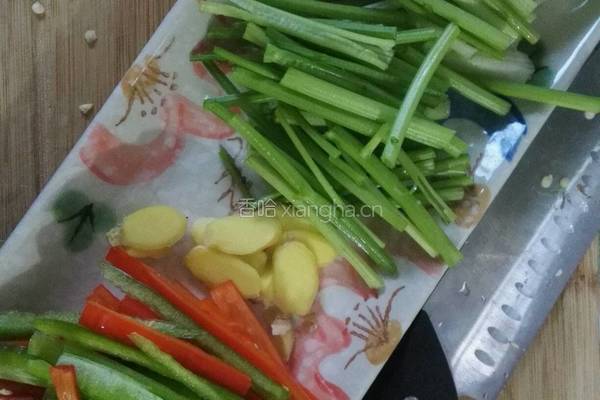 芹菜牛皮香干的做法图解2