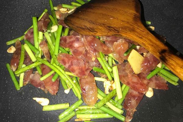 蒜苔炒腊肠的做法图解4